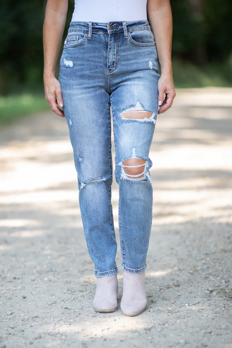 Judy Blue Medium Wash Distressed Knee Jeans
